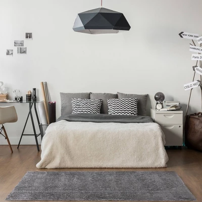 4'3"x5'7" Shag Rug - Gertmenian 4 4'3"x5'7" Shag Rug - Gertmenian - Image 2