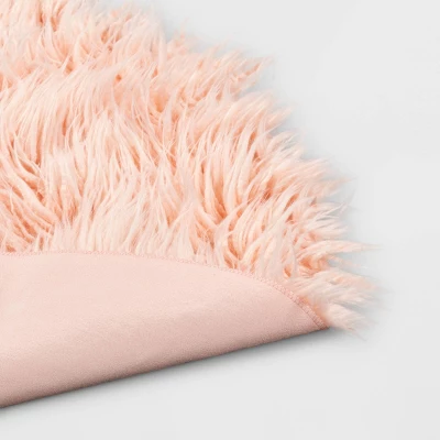 3' Faux Fur Round Kids' Rug Pink - Pillowfort™ 5 3' Faux Fur Round Kids' Rug Pink - Pillowfort™ - Image 3